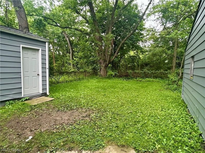 1276 Frederick Boulevard , Akron, OH 44320 Photo 3