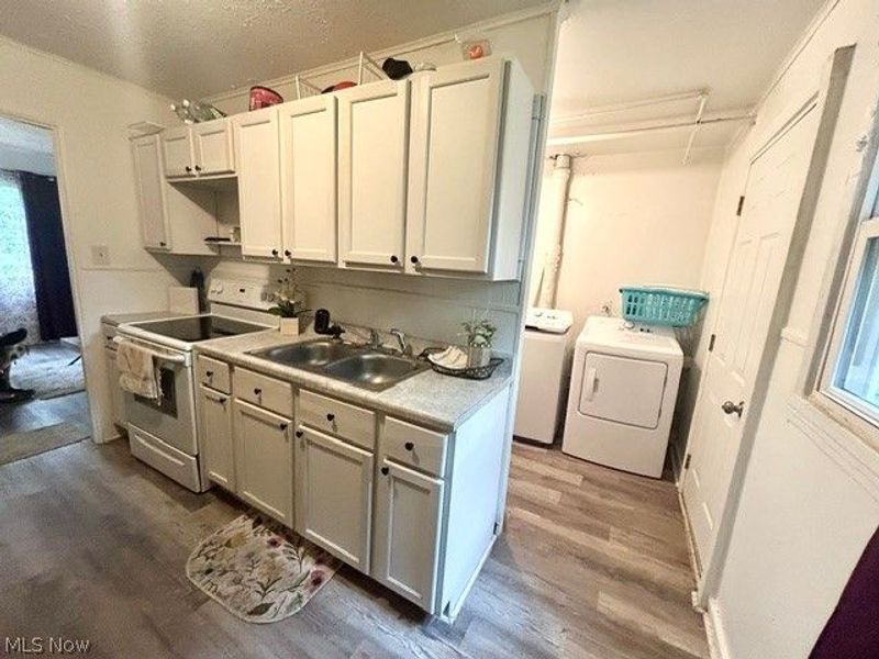 1276 Frederick Boulevard , Akron, OH 44320 Photo 7
