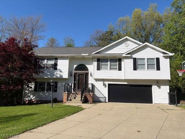 2989 Fox Burrow Drive , Stow, OH 44224