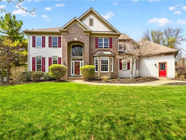 17 Royale Drive , Fairport, NY 14450