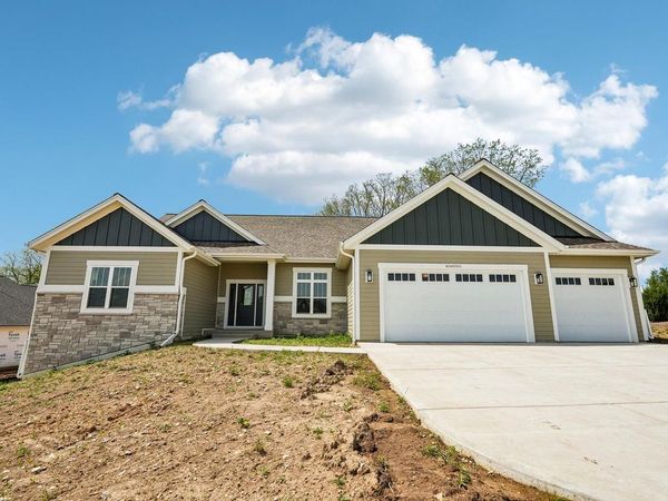 W254N5593 Crescent Hill DRIVE, Sussex, WI 53089