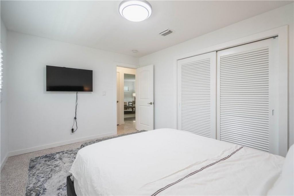 240 NE 25th Avenue, Pompano Beach, FL 33062 Photo
