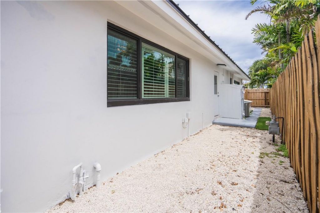 240 NE 25th Avenue, Pompano Beach, FL 33062 Photo