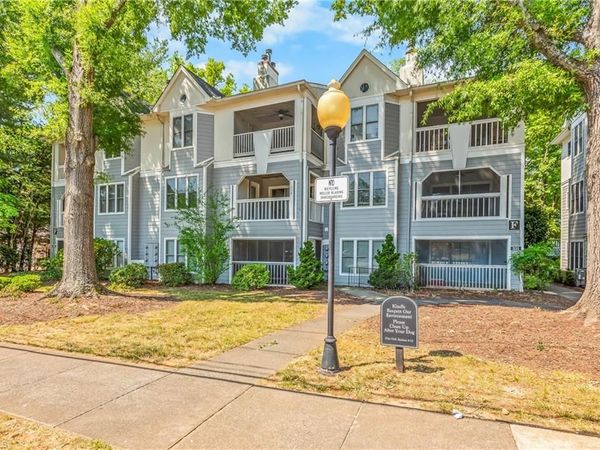 233 Oakwood Court , Winston-Salem, NC 27103