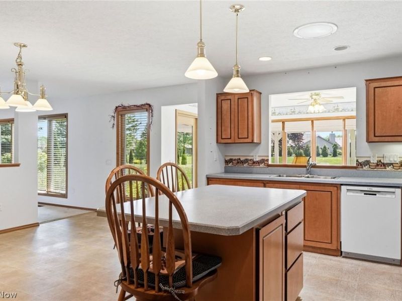 33037 Pebblebrook Drive, North Ridgeville, OH 44039 Photo 14