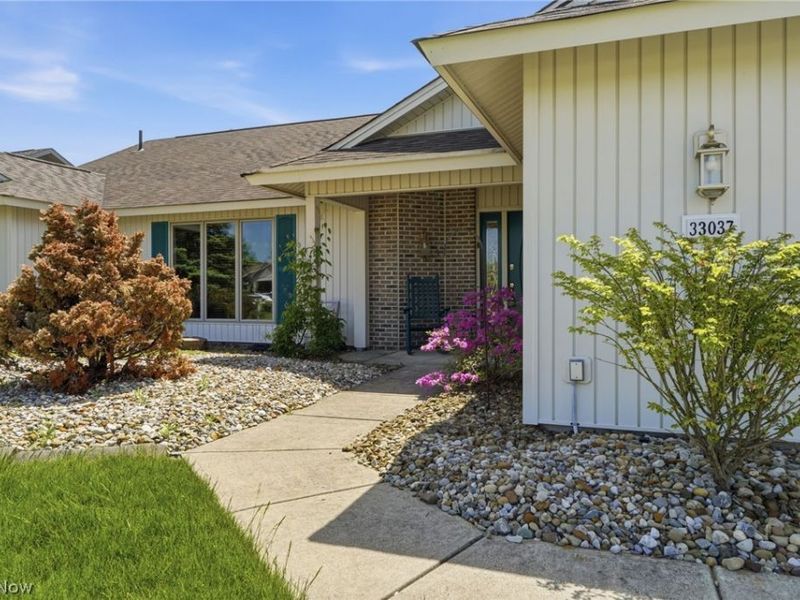 33037 Pebblebrook Drive, North Ridgeville, OH 44039 Photo 2
