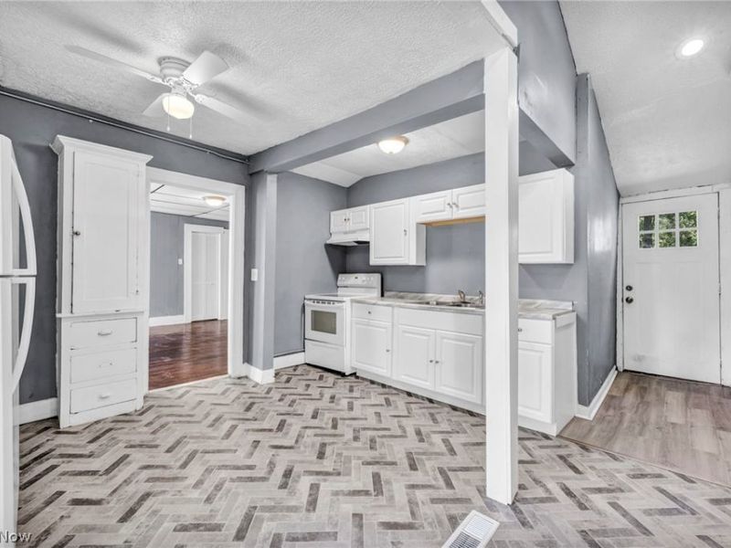1004 East Avenue , Elyria, OH 44035 Photo 12