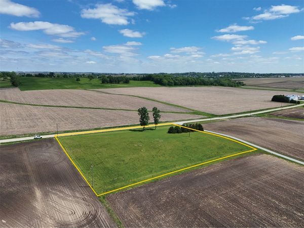 898 Henik Rd. , Mt Vernon, IA 52314