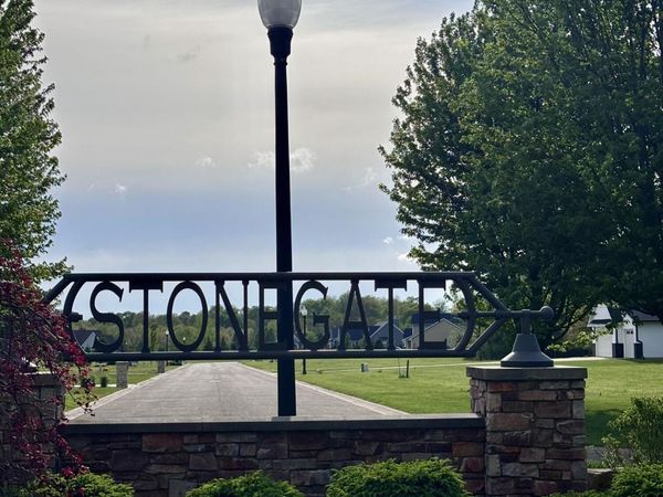 106 Stonegate Drive, Battle Creek, MI 49015