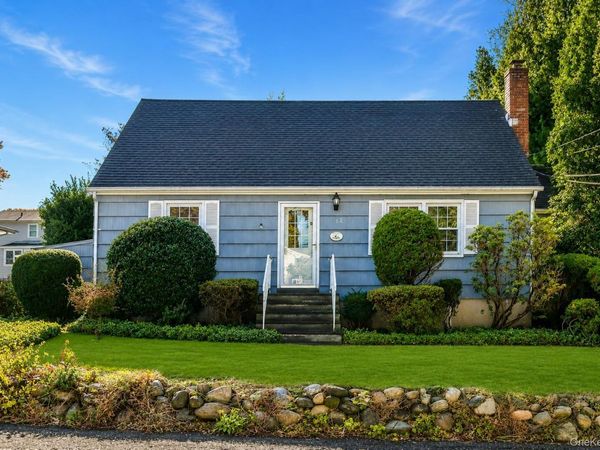 12 Violet Road, Bayville, NY 11709
