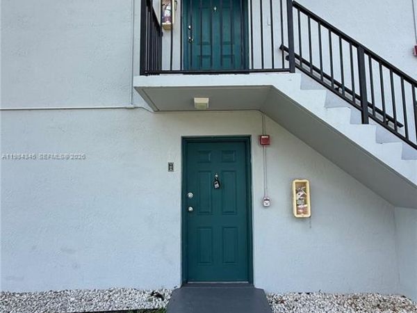 7210 NW 179th St , Unit 105, Hialeah, FL 33015