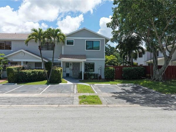 201 NW 106th Ter , Pembroke Pines, FL 33026