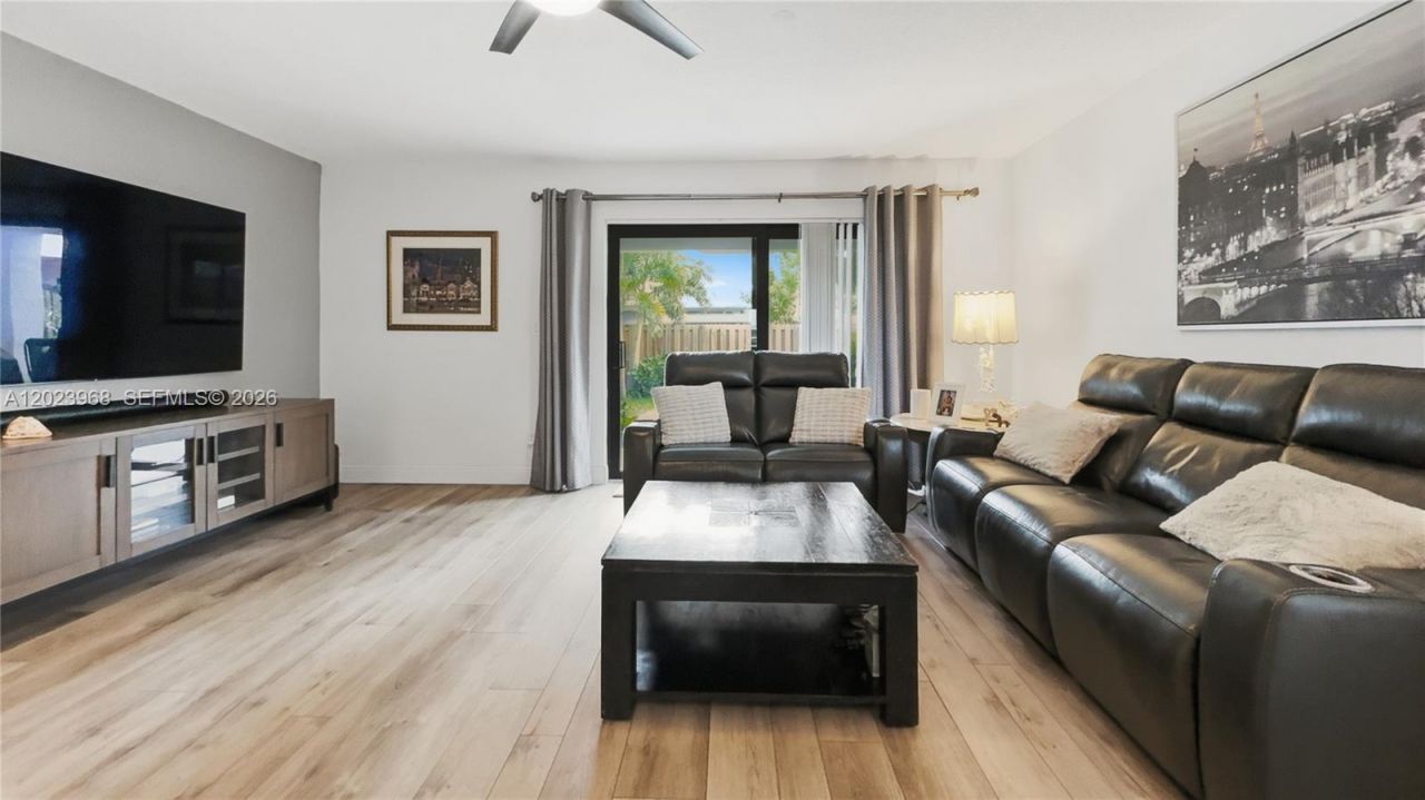 201 NW 106th Ter , Pembroke Pines, FL 33026 Photo