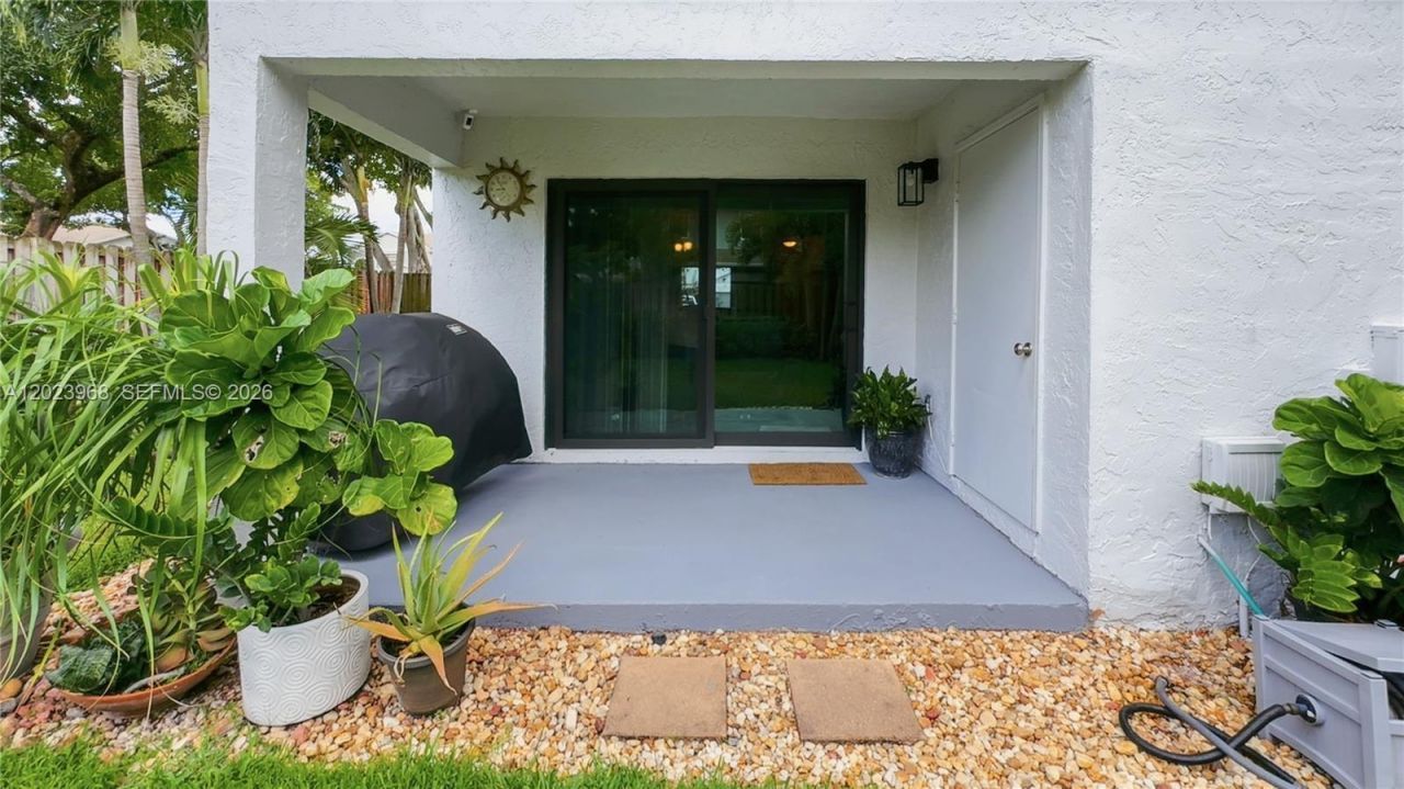 201 NW 106th Ter , Pembroke Pines, FL 33026 Photo