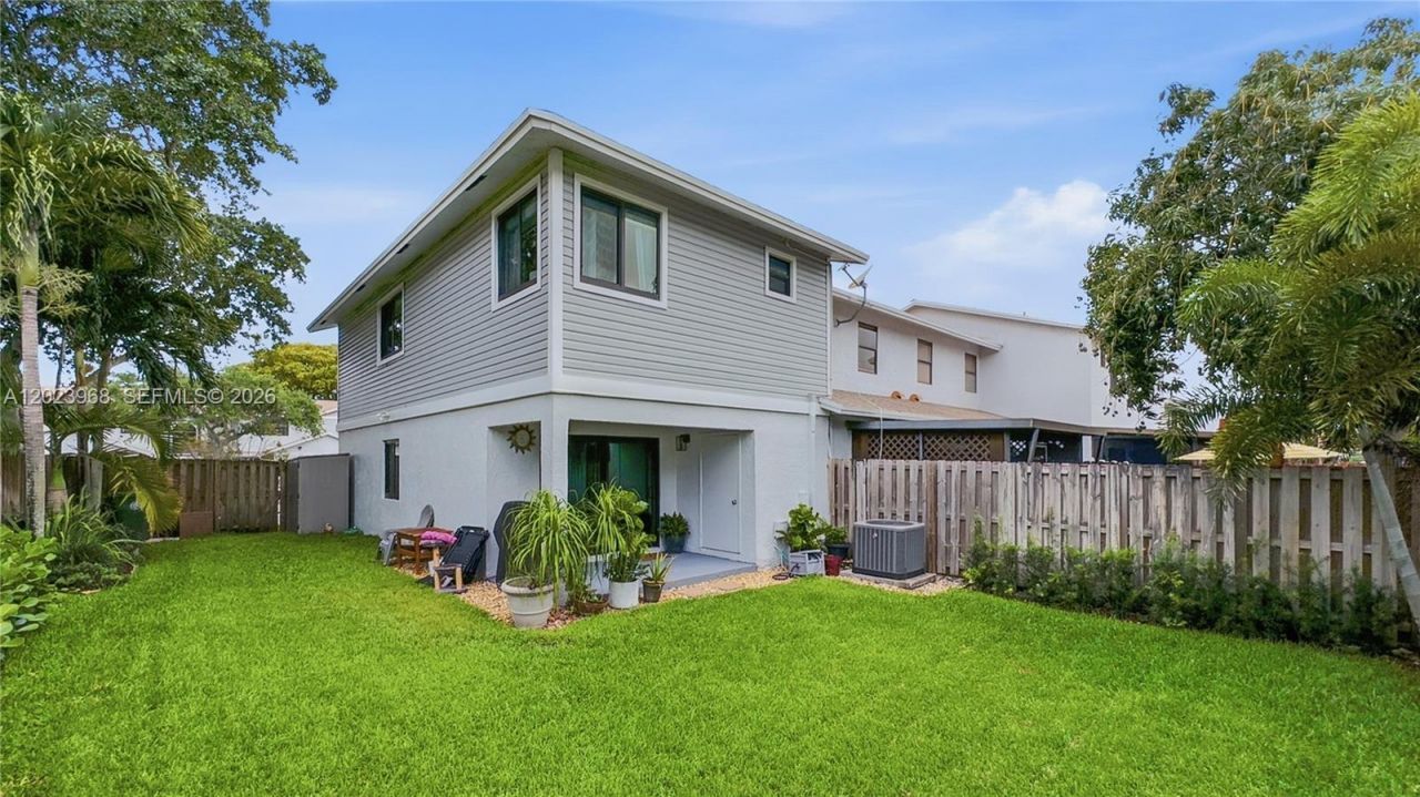201 NW 106th Ter , Pembroke Pines, FL 33026 Photo