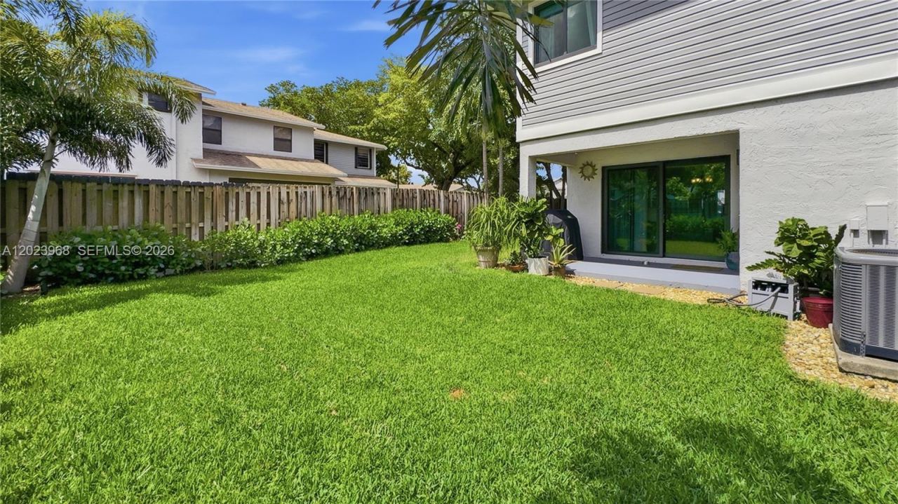 201 NW 106th Ter , Pembroke Pines, FL 33026 Photo