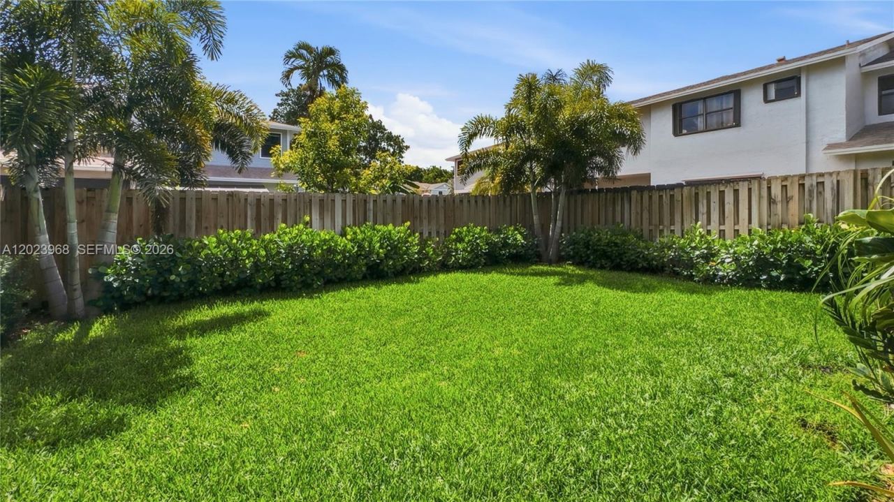 201 NW 106th Ter , Pembroke Pines, FL 33026 Photo