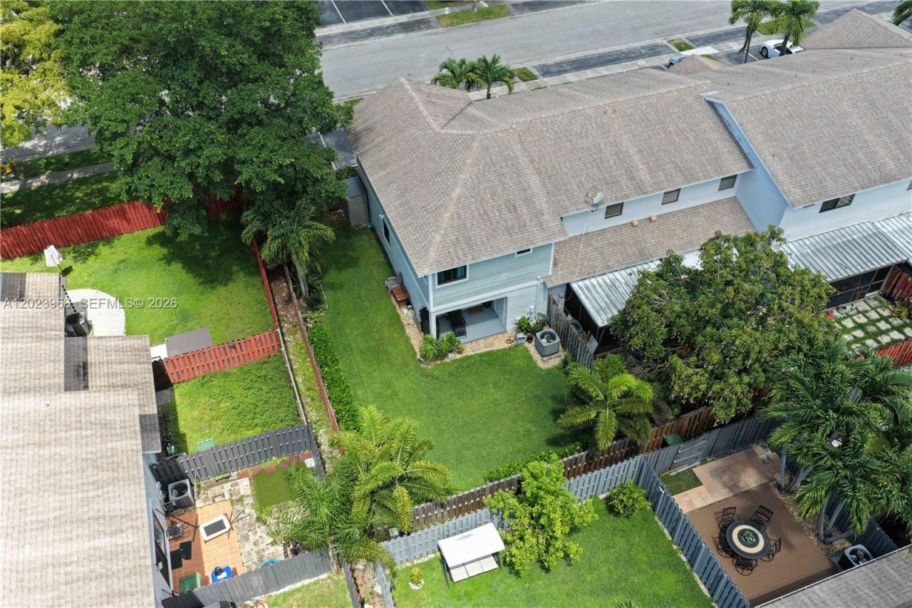201 NW 106th Ter , Pembroke Pines, FL 33026 Photo