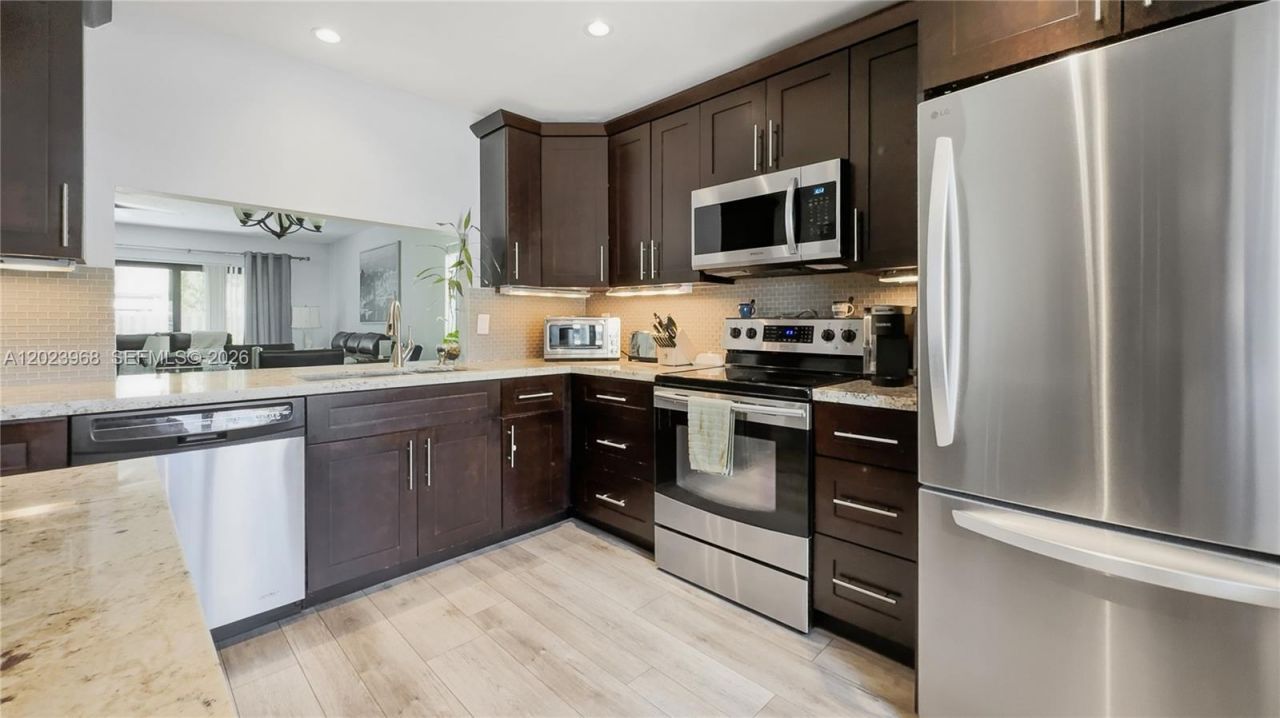 201 NW 106th Ter , Pembroke Pines, FL 33026 Photo