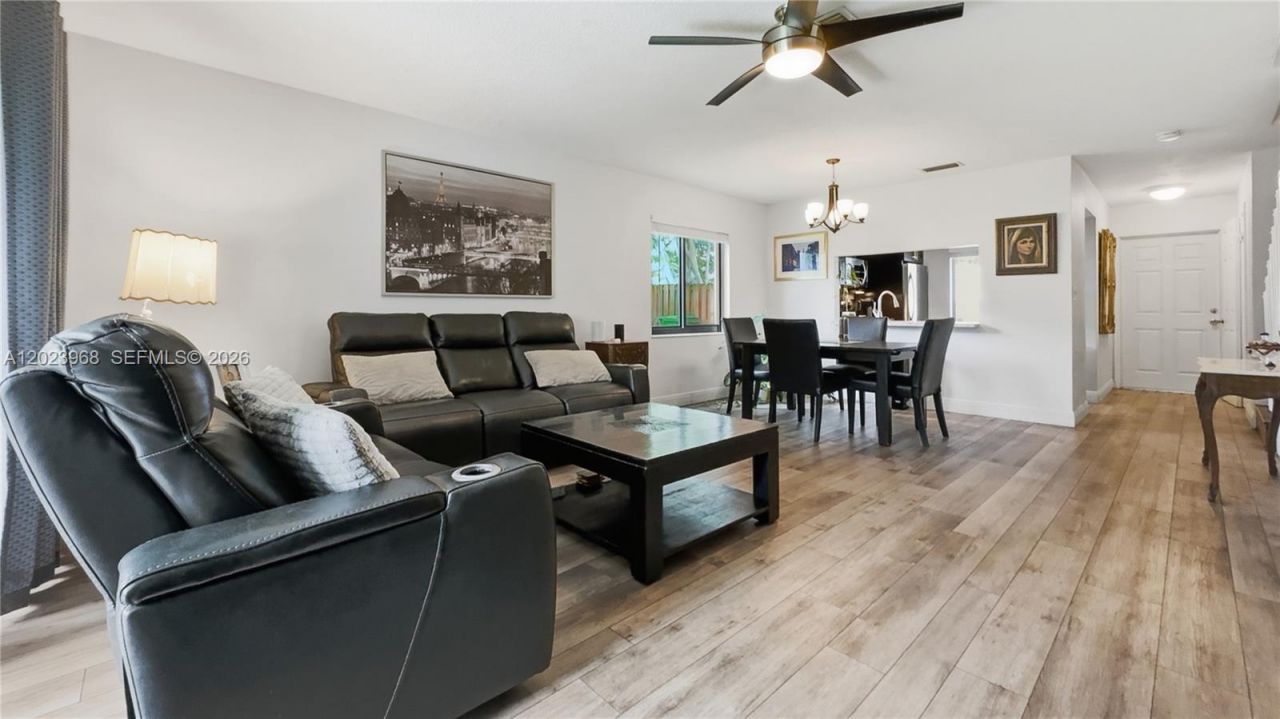 201 NW 106th Ter , Pembroke Pines, FL 33026 Photo