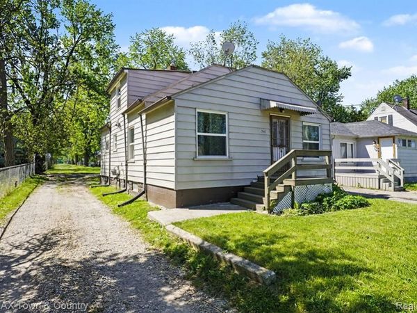 2062 E Schumacher Avenue , Burton, MI 48529