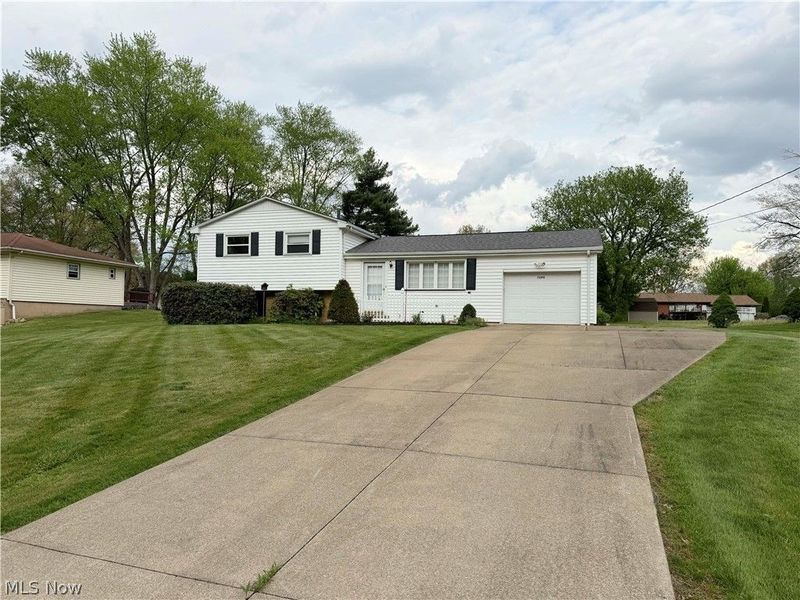 7090 Hillridge Avenue NE, Canton, OH 44721 Photo 3