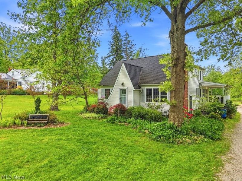 7429 Chagrin Road, Chagrin Falls, OH 44023 Photo 2