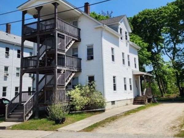 22 Robinson St, Webster, MA 01570