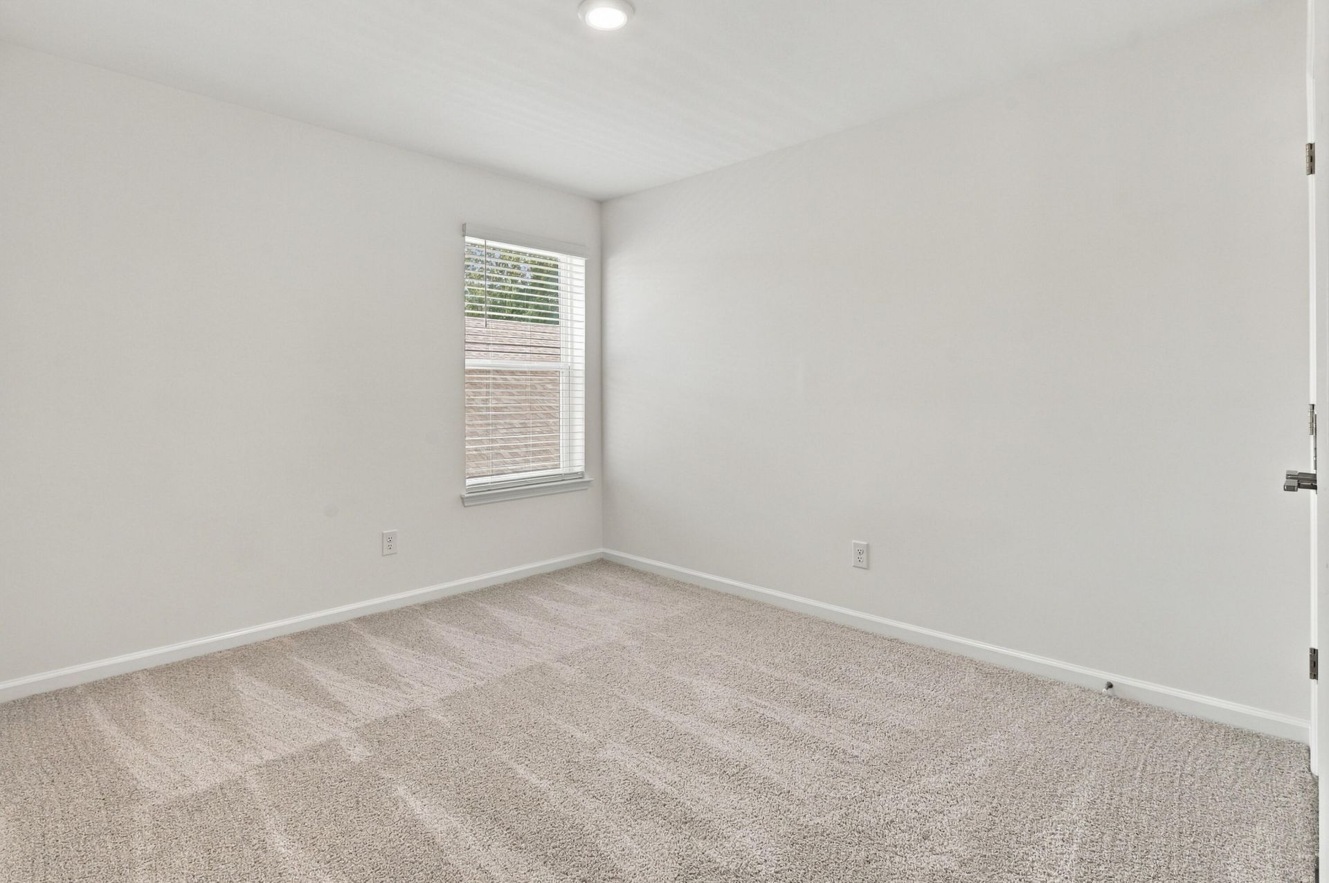 458 White Magnolia Street Photo 14
