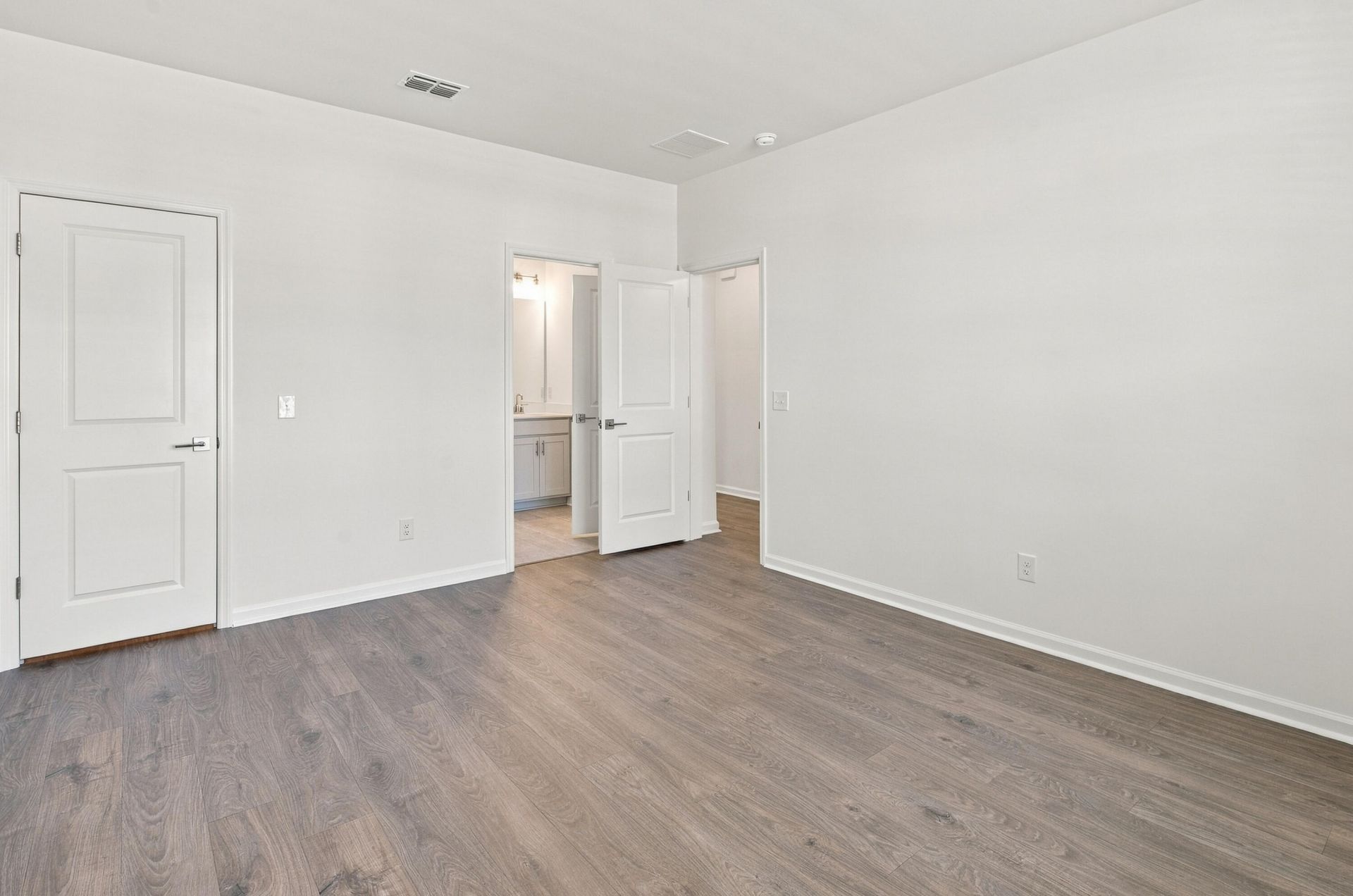 458 White Magnolia Street Photo 4