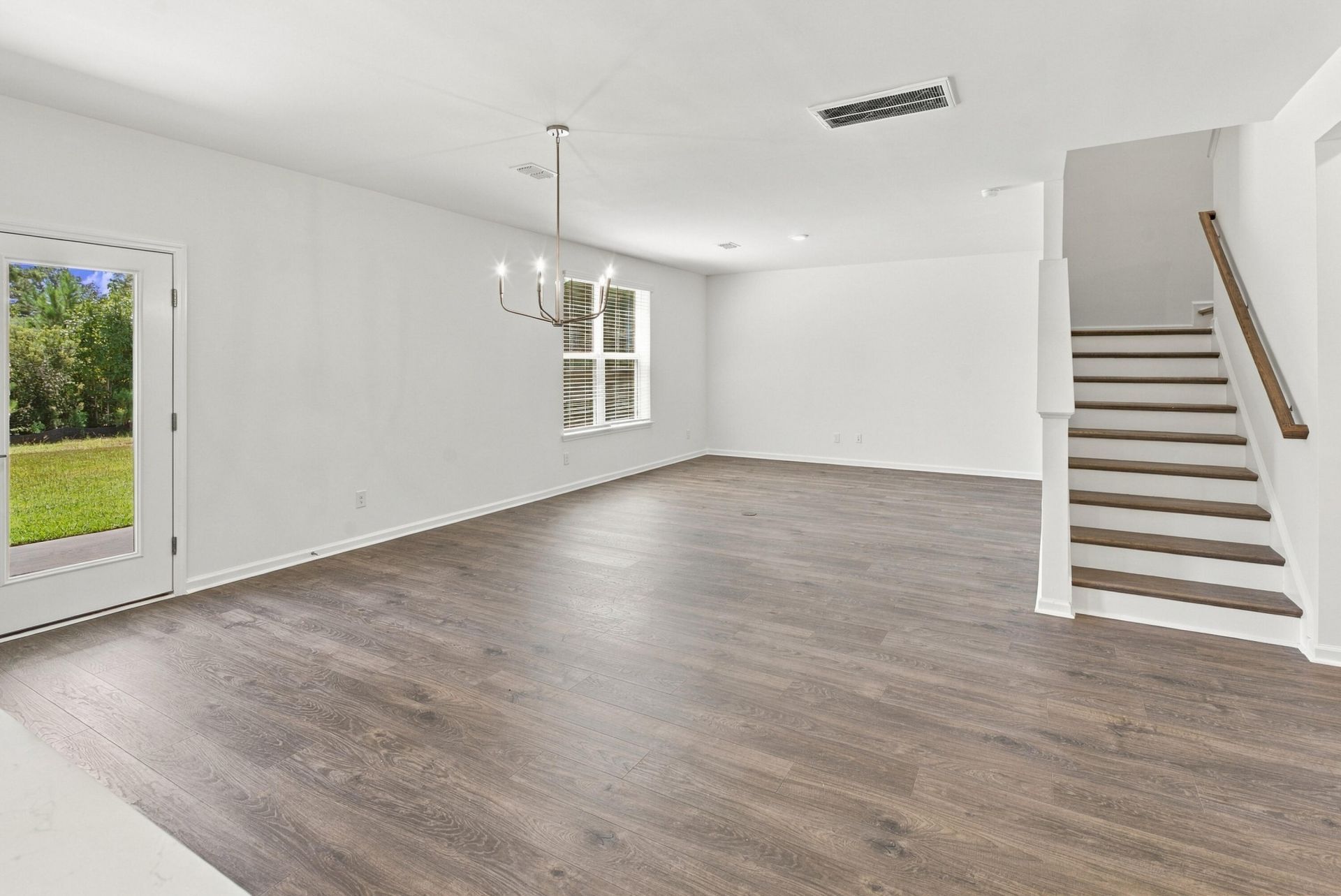 458 White Magnolia Street Photo 7