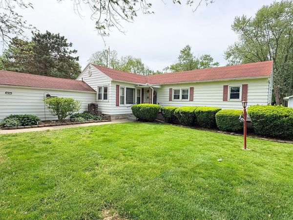 7947 Lake Breeze Drive, Monroe, MI 48161