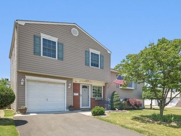 53 Orchard St, Carteret, NJ 07008