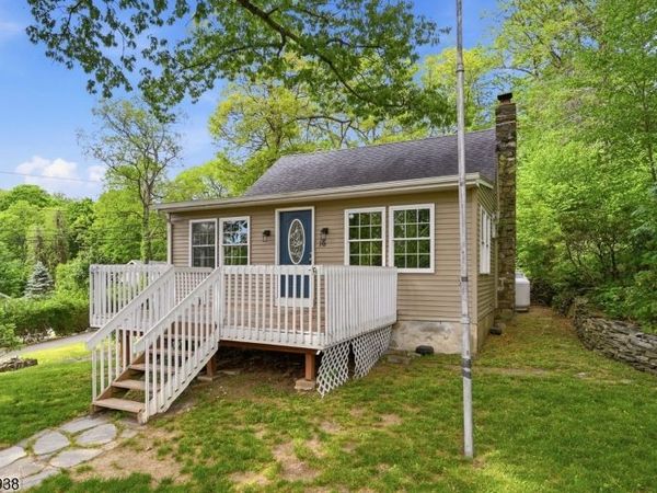 16 Morsemere Rd, West Milford, NJ 07421