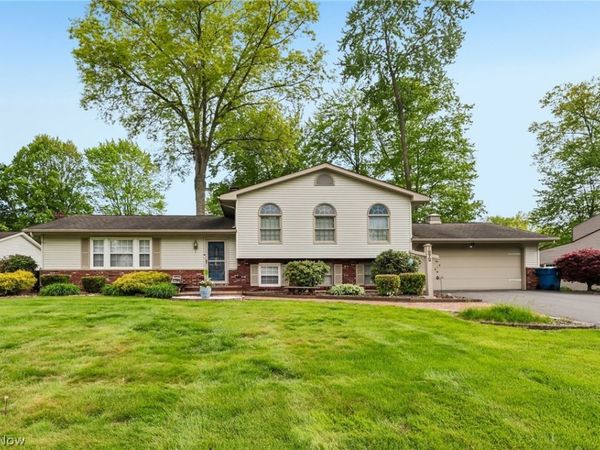7972 Glen Oaks Drive NE, Howland, OH 44484