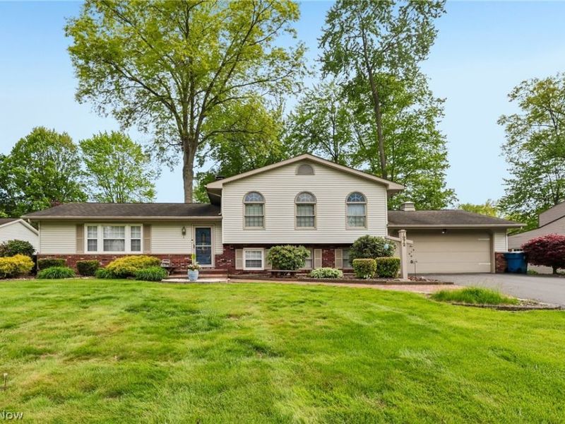 7972 Glen Oaks Drive NE, Howland, OH 44484 Photo 1