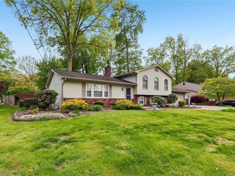7972 Glen Oaks Drive NE, Howland, OH 44484 Photo 2