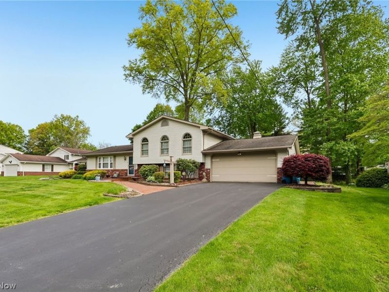 7972 Glen Oaks Drive NE, Howland, OH 44484 Photo 3