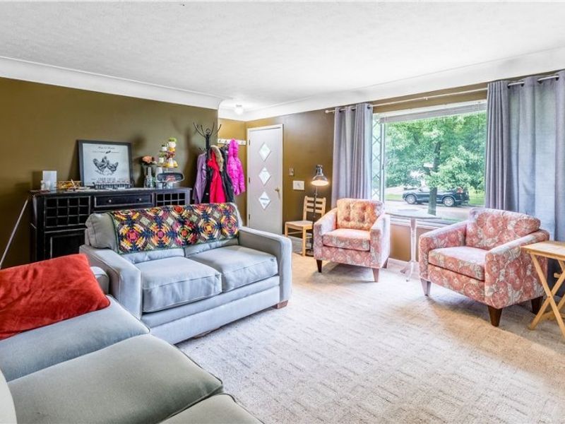 6572 Beverly Drive, Parma Heights, OH 44130 Photo 3