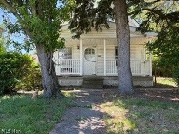856 E 210th Street , Euclid, OH 44119