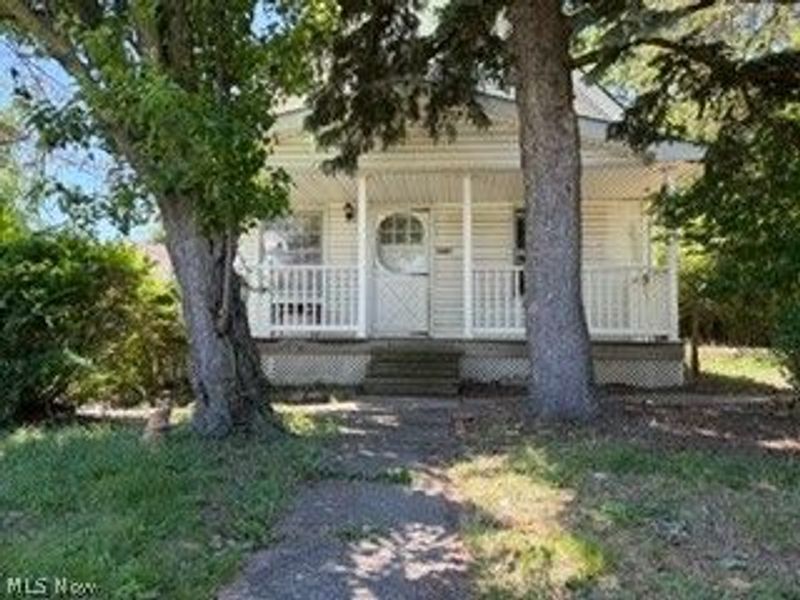 856 E 210th Street, Euclid, OH 44119 Photo 1