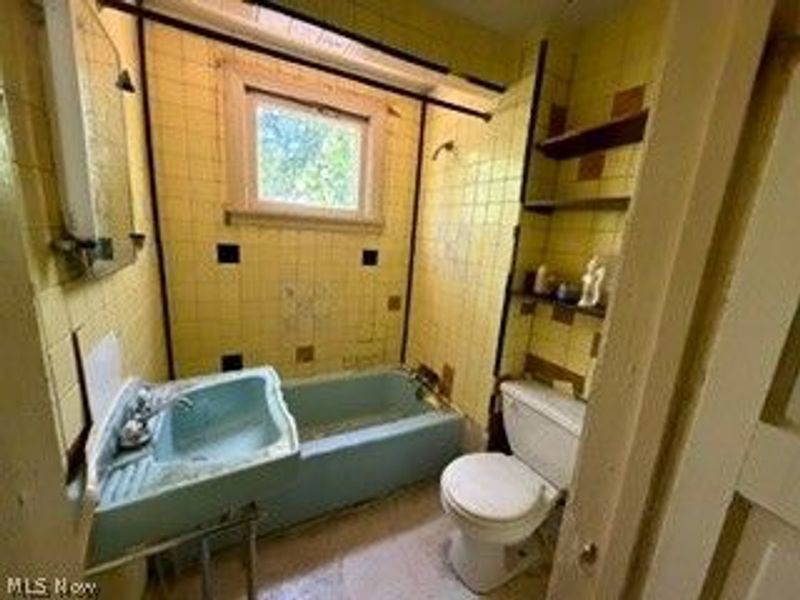 856 E 210th Street, Euclid, OH 44119 Photo 7