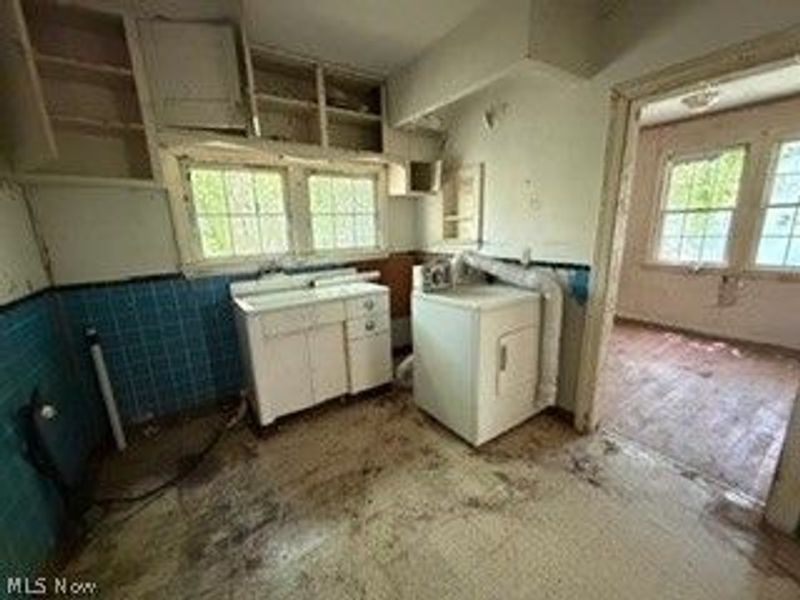 856 E 210th Street, Euclid, OH 44119 Photo 8