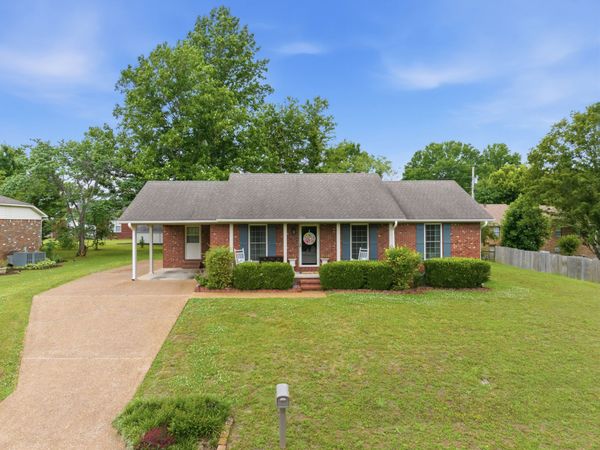121 New Renfroe St , Lexington, TN 38351