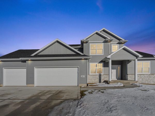 128 Sunbird Court, Waterloo, IA 50701