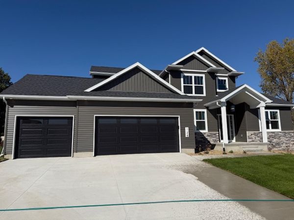 128 Sunbird Court, Waterloo, IA 50701