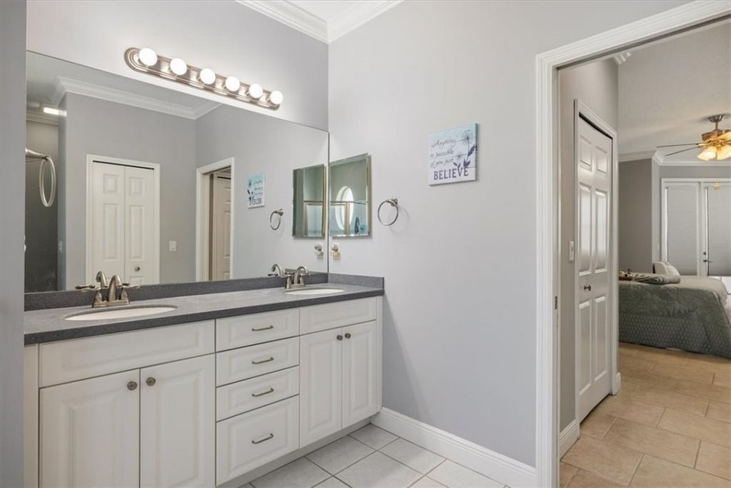 5828 Pine Ridge Circle, Vero Beach, FL 32967 Photo