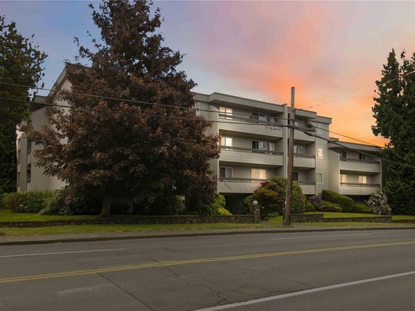 3235 Quadra St, Unit #314, Saanich, BC V8X 1G4