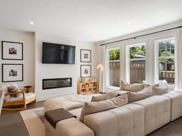 240 Woods Ave , Unit B, Courtenay, BC V9N 3Y8