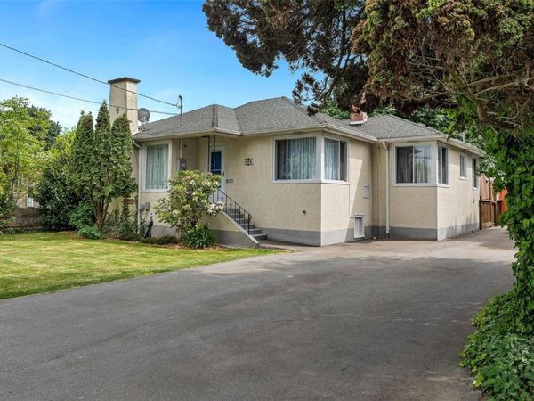 636 Coronation Ave , Duncan, BC V9L 2V2